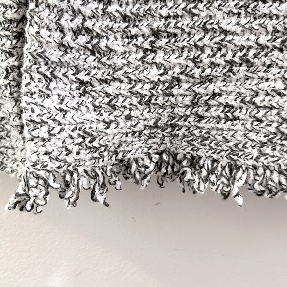 Nic + Zoe Women’s Mixed Fringed Sweater Size Medium - Picture 3 of 5